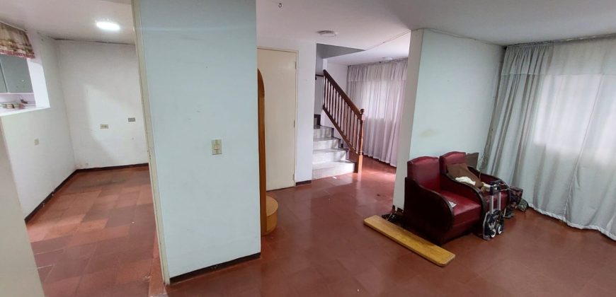 VENDO CASA DÚPLEX EN SANTA MÓNICA 2